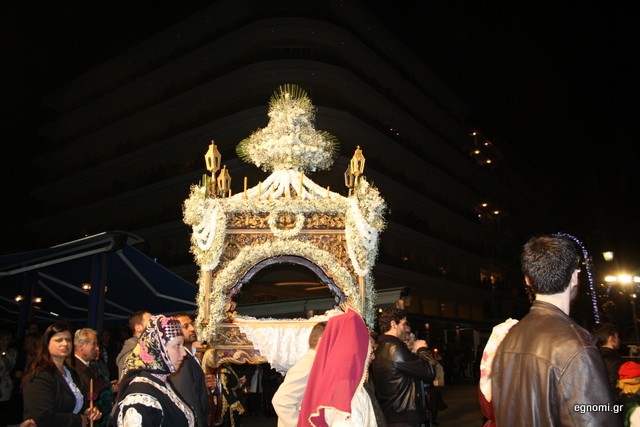 Επιτάφιοι στη Χαλκίδα: Πολύς κόσμος στην περιφορά