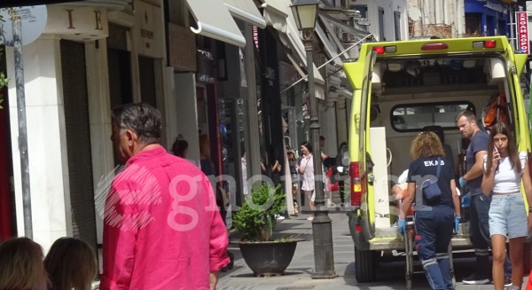 ΧΑΛΚΙΔΑ: Ηλικιωμένη έπεσε σε μαγαζί της Αβάντων και μεταφέρθηκε στο νοσοκομείο