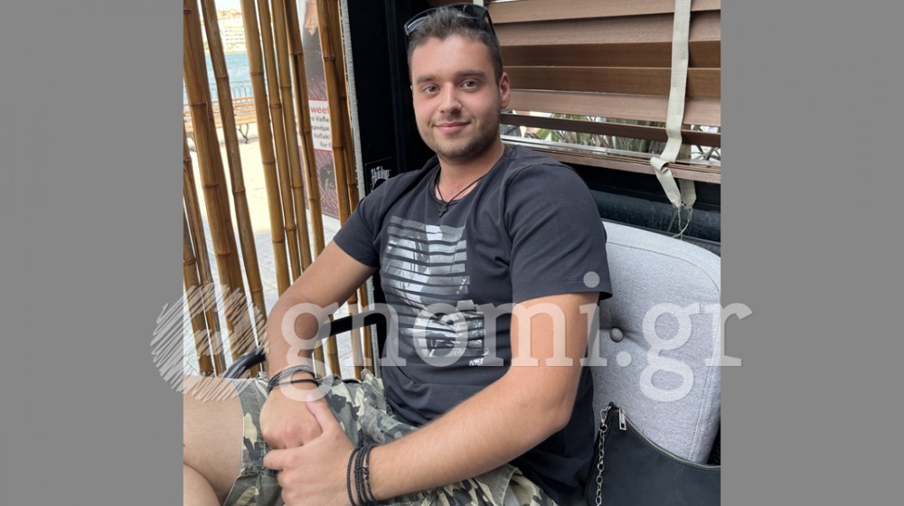 Ο Μάνος έχει τρέλα με τα αυτοκίνητα!