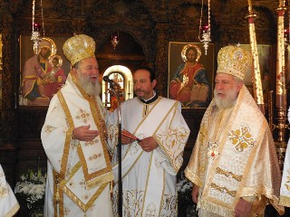 Οι Μητροπολίτες Σύρου και Χαλκίδας στη Σκιάθο