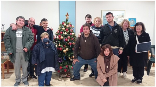 ΧΑΛΚΙΔΑ: Στόλισαν  το Χριστουγεννιάτικο Δέντρο της  αγάπης, της αλληλεγγύης και της συνύπαρξης