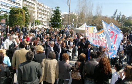 Oλοκληρώθηκε με ειρηνική διαμαρτυρία η παρέλαση στη Xαλκίδα για την 25η Μαρτίου