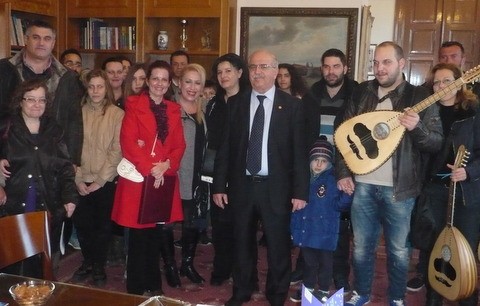 Ποιοι είπαν τα κάλαντα στο Δήμαρχο