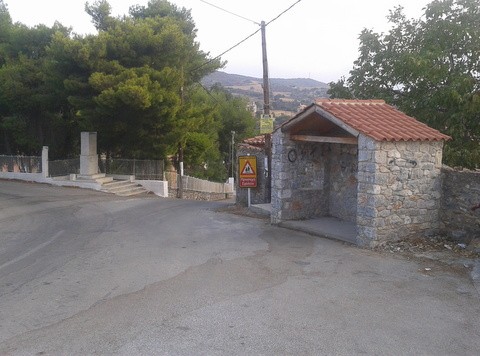 Λείπει ένα παγκάκι από τη στάση