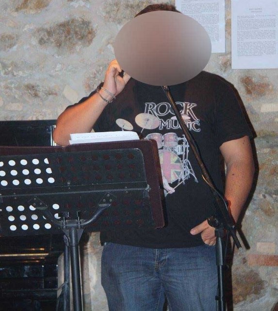 Ο ζωγράφος που κρεμάστηκε στο μπαλκόνι του είχε σκοτώσει τη μητέρα του το 2013