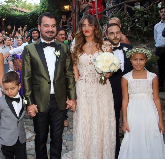 Ο Σίμος Κεδίκογλου στο γάμο του Παπαμιμίκου με την ανιψιά του Ιβάν