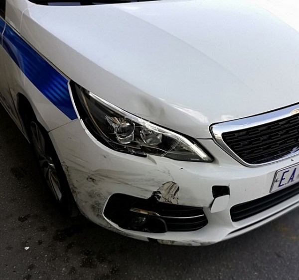 26χρονη εμβόλισε περιπολικό γιατί μετέφερε 14 κιλά ηρωίνης