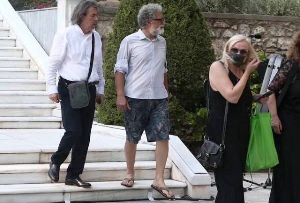 Λύθηκε το μυστήριο του άνδρα με τη βερμούδα στο Προεδρικό Μέγαρο - Ποιος είναι και τι απαντά