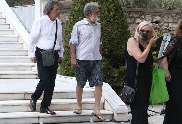 Λύθηκε το μυστήριο του άνδρα με τη βερμούδα στο Προεδρικό Μέγαρο - Ποιος είναι και τι απαντά