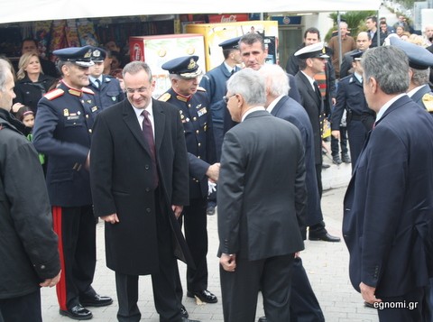 Τι κάνει ο Θανάσης Ζεμπίλης στη φωτογραφία;
