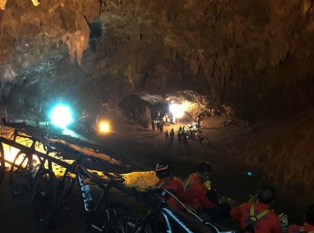Ολόκληρη ποδοσφαιρική ομάδα εγκλωβίστηκε σε σπηλιά