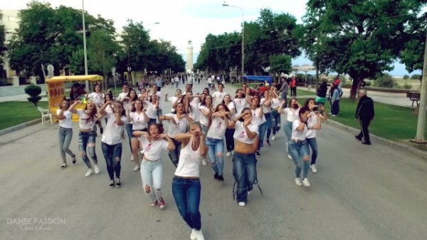 Αναπαράστησαν στο δρόμο την Μάντισσα της Μαρίνας Σάττι (Video)