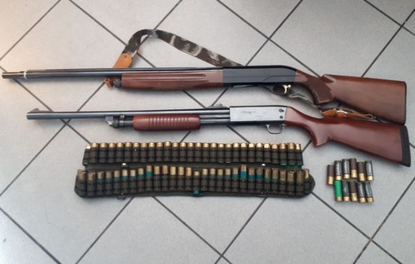 ΔΡΟΣΙΑ ΧΑΛΚΙΔΑΣ: Συνελήφθησαν ένας άντρας και μία γυναίκα για παράνομη κατοχή όπλων