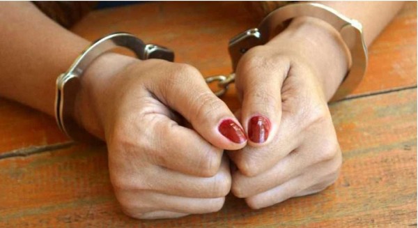 ΚΥΜΗ: Κλέφτες & τραβεστί στη φυλακή