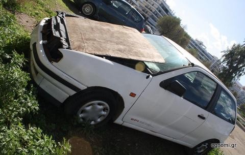 Παρατημένο αυτοκίνητο στο Κουρέντι