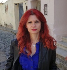 Τη μαχαίρωσαν στο γκαράζ του σπιτιού της