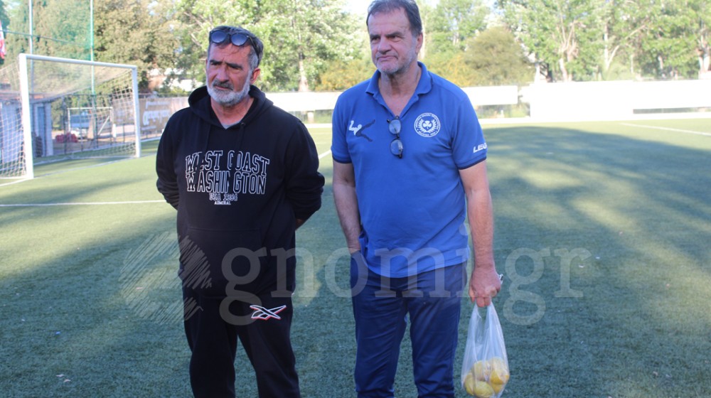 ΠΡΟΠΟΝΤΙΔΑ-ΔΥΣΤΟΣ: Ο Αυλωνίτης εμφανίστηκε με λεμόνια στη συνέντευξη τύπου