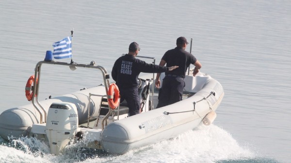 ΩΡΩΠΟΣ: Περιπέτεια στη θάλασσα για 5 άτομα όταν αναποδογύρισε θαλάσσιο ποδήλατο