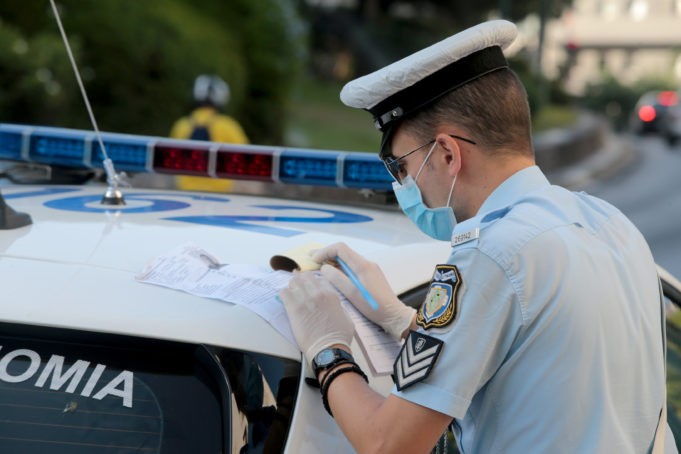 ΚΟΡΩΝΟΪΟΣ: Δεκάδες πρόστιμα για μη χρήση μάσκας την Κυριακή