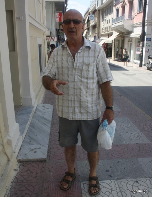 Τα βάζει με δημοσιογράφους και συνδικαλιστές