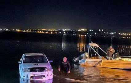 ΣΤΥΛΙΔΑ: Σταμάτησε να κάνει τσιγάρο και το αγροτικό φορτηγάκι του έπεσε στη θάλασσα