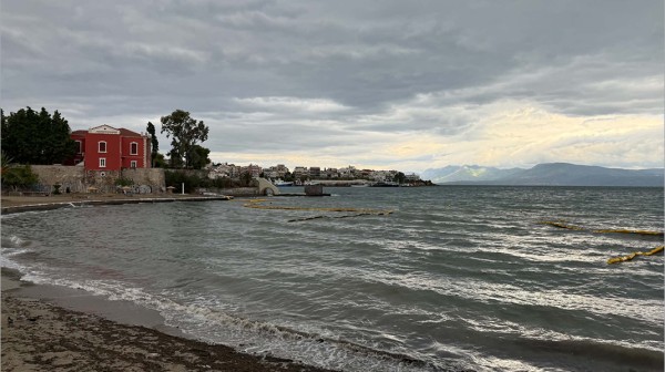 ΠΛΑΖ ΣΟΥΒΑΛΑ-ΧΑΛΚΙΔΑ: Διαλύθηκαν τα δίχτυα για τις μέδουσες (φωτό)