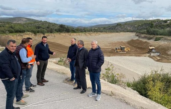 ΛΑΪΚΗ ΣΥΣΠΕΙΡΩΣΗ: Έστησαν φιέστα για να καλύψουν την καθυστέρηση των έργων στον ποταμό Λήλαντα