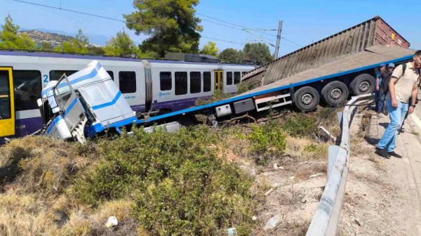 ΧΑΛΚΙΔΑ: Δύο έφηβοι και ένας ενήλικας στο Nοσοκομείο - Από την σύγκρουση του τρένου με φορτηγό (φωτό)