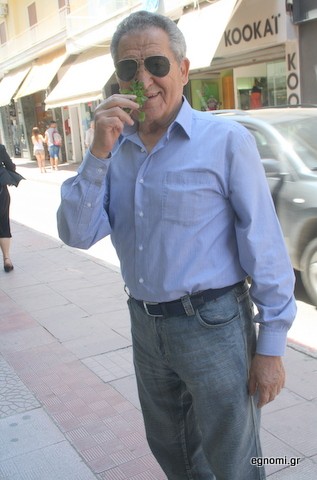 Με το βασιλικό στο χέρι