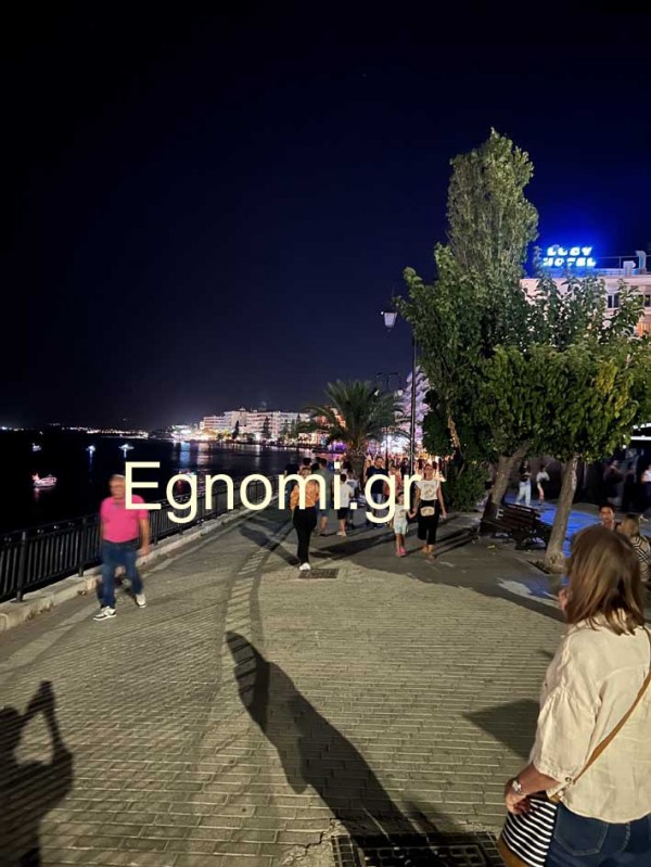 Στο σκοτάδι η παραλία Χαλκίδας