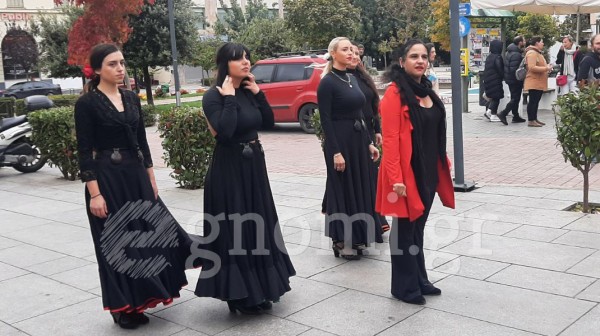 ΧΑΛΚΙΔΑ: Ομορφα κορίτσια χόρεψαν και ...μάγεψαν τον κόσμο (VIDEO)