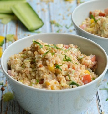 Σαλάτα με πλιγούρι και γλυκόξινο dressing γιαουρτιού