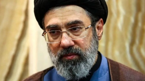 Μοτζτάμπα Χαμενεΐ: Αυτός είναι ο διάδοχος του δολοφονηθέντα πατέρα του στην ηγεσία του Ιράν