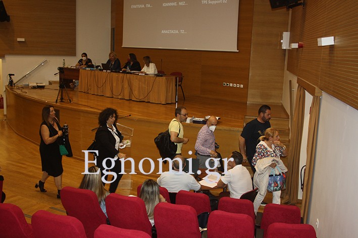ΔΗΜΟΤΙΚΟ ΣΥΜΒΟΥΛΙΟ ΧΑΛΚΙΔΑΣ: Ένταση και αποχωρήσεις