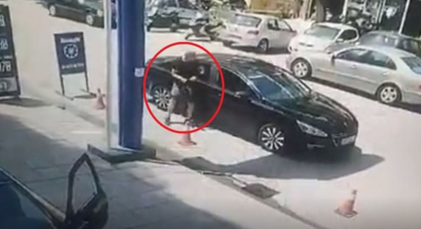 Εν ψυχρώ δολοφονία 50χρονου άνδρα έξω από βενζινάδικο - Ταυτοποιήθηκε ο δράστης (Video)