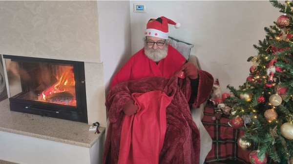 ΧΑΛΚΙΔΑ: Ο Νίκος Μπαξεβάνης ... ντύθηκε Αη Βασίλης χωρίς να μεταμφιεστεί