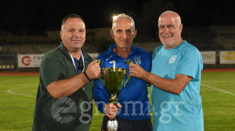 Μαύρος καπνός στην Τούμπα, λευκός στο Αλιβέρι: Συνεχίζει ο Βαγγέλης Ντόβολης