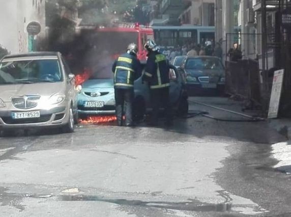 Τσακώθηκε με τη μάνα του και της έκαψε το αυτοκίνητο (VIDEO)