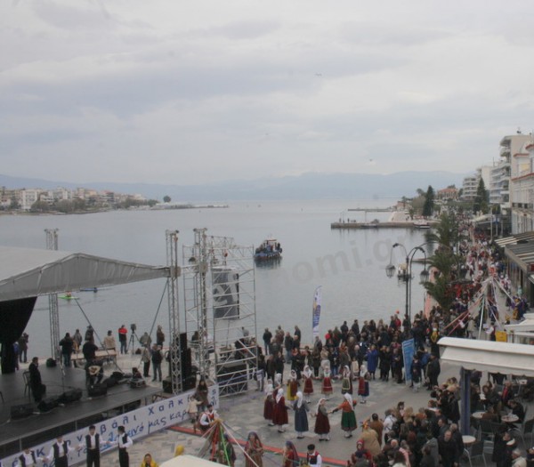 ΧΑΛΚΙΔΑ-ΚΑΡΝΑΒΑΛΙ: Τα Γαϊτανάκια του Ευρίπου σε στεριά και θάλασσα