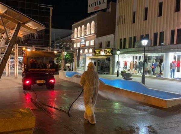 ΧΑΛΚΙΔΑ: Απολύμανση στους εμπορικούς δρόμους τη νύχτα του Σαββάτου