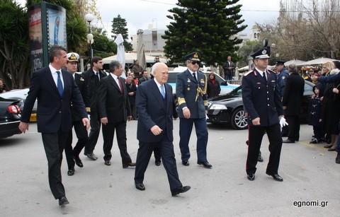 Θεοφάνεια στη Χαλκίδα: Αγρια γιούχα κατά Παπούλια και Γιαννίτση