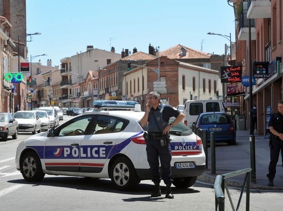 Ανδρας στην Τουλούζη κρατάει 5 ομήρους μέσα σε καπνοπωλείο