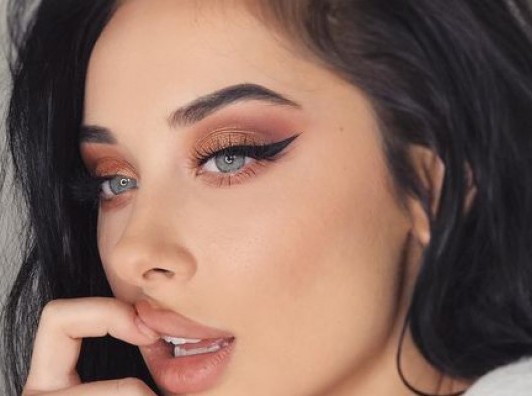 Έτσι θα παραμείνει αναλλοίωτο το eyeliner στον καύσωνα!