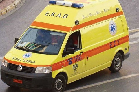 36χρονη παρασύρθηκε από δύο αυτοκίνητα και έπεσε νεκρή στην άσφαλτο