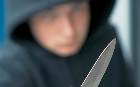 Μαχαίρωσαν μετανάστη στο μετρό