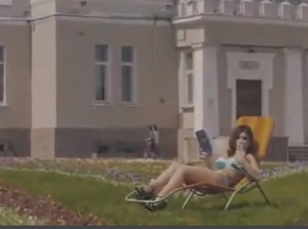 Καυτά κορίτσια σε προσκαλούν να σπουδάσεις στην πόλη τους (VIDEO)