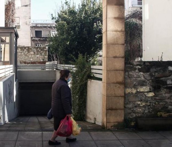 Ηλικιωμένη που έκλεψε στο σούπερ μάρκετ: Σκότωσα την αξιοπρέπειά μου, ήθελα να κάνω το τραπέζι στα παιδιά μου (VIDEO)