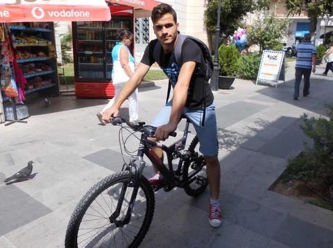 Ζει κάθε μέρα σαν να είναι η τελευταία