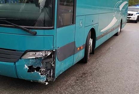 Λεωφορείο του ΚΤΕΛ Εύβοιας συγκρούστηκε με ΙΧ