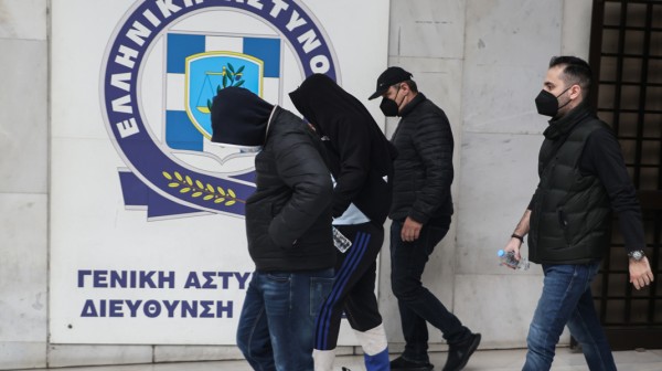 Στην Ανακρίτρια οι πρώτοι κατηγορούμενοι χούλιγκαν για τη δολοφονία του αστυνομικού Λυγγερίδη